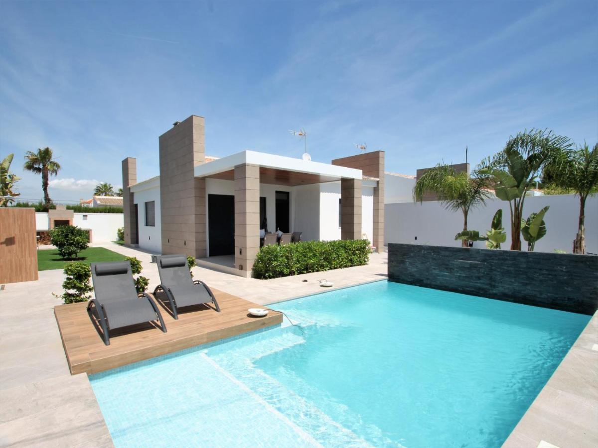 Luxury Villa *